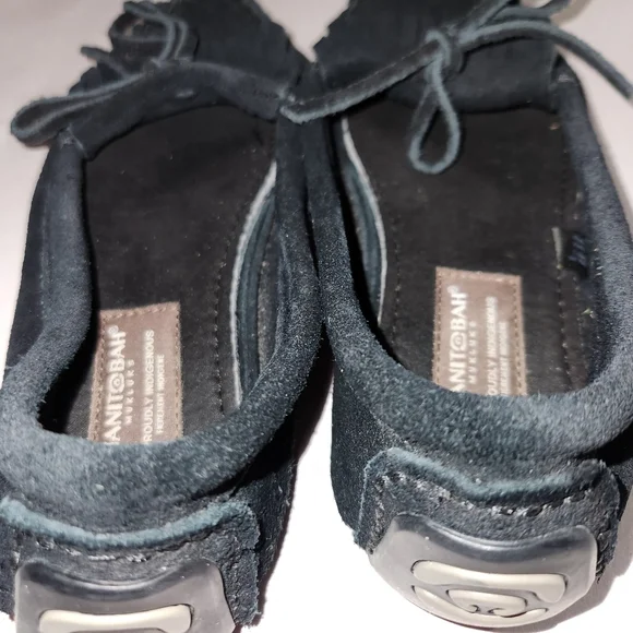 Manitobah MukLuks Black Moccasin Sz 7 Leather Fringe - Picture 3 of 8